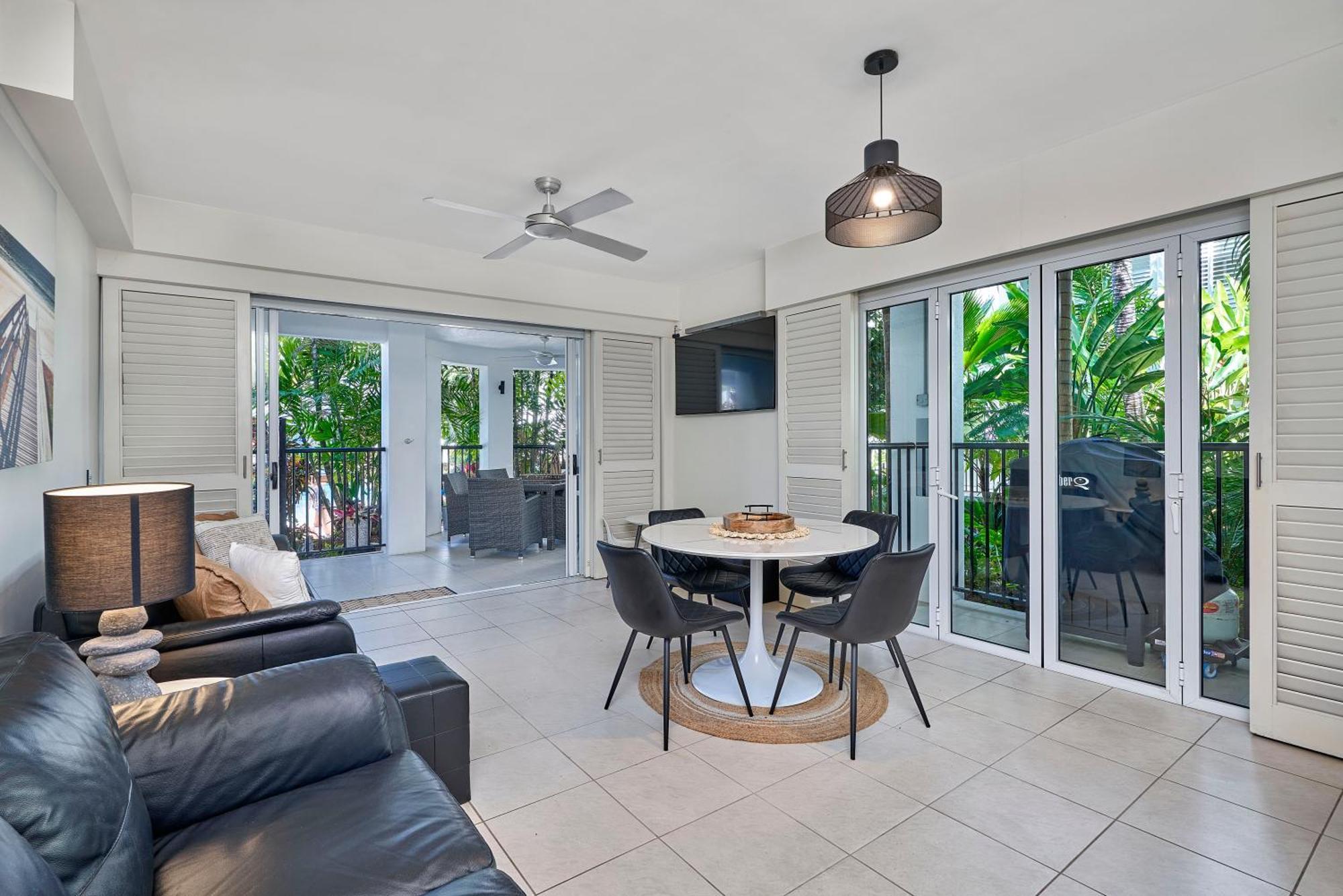 Beach Club Private Apartments Palm Cove Habitación foto