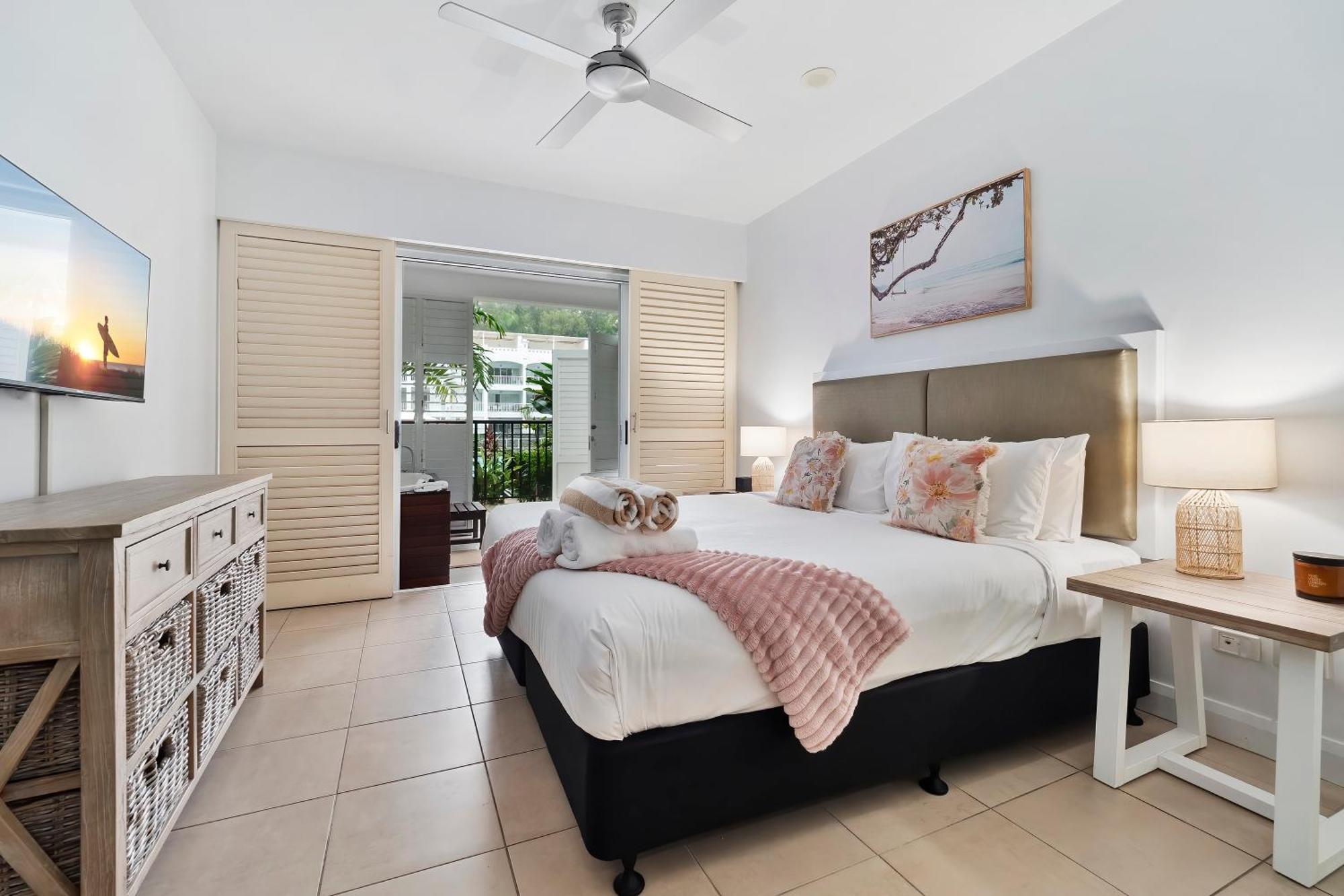 Beach Club Private Apartments Palm Cove Habitación foto