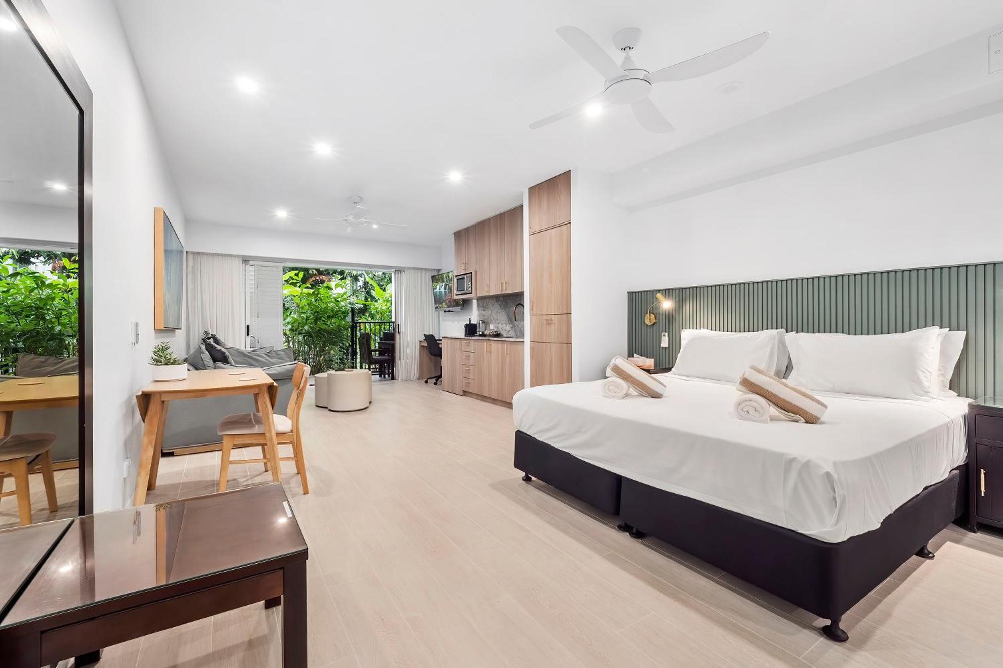 Beach Club Private Apartments Palm Cove Habitación foto